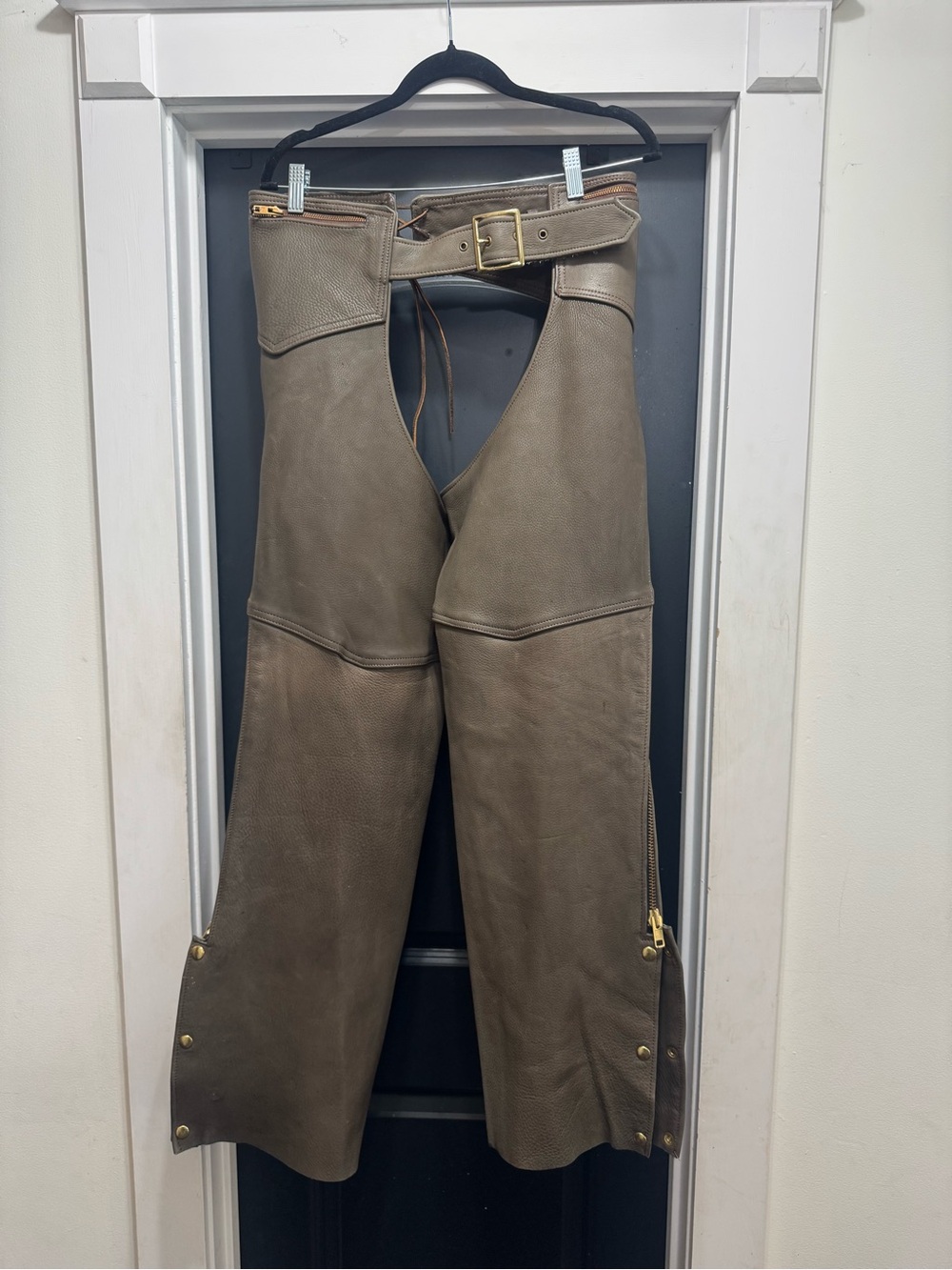 ART'S Cow Parts Riding Apparel Leather Chaps in Brown